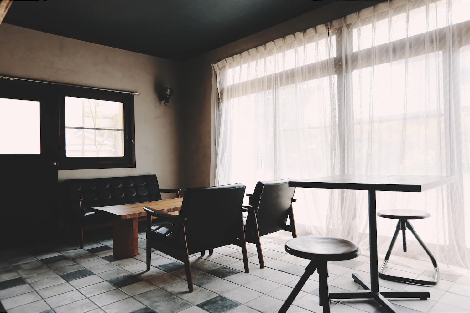 和室と隣接するカフェスペース